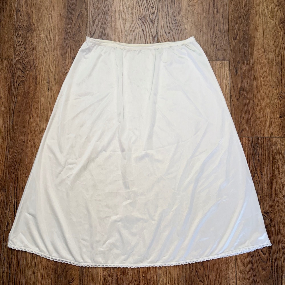 VTG Lorraine White Nylon Half Slip Skirt Lace Trim Large Made in USA Dainty 80s